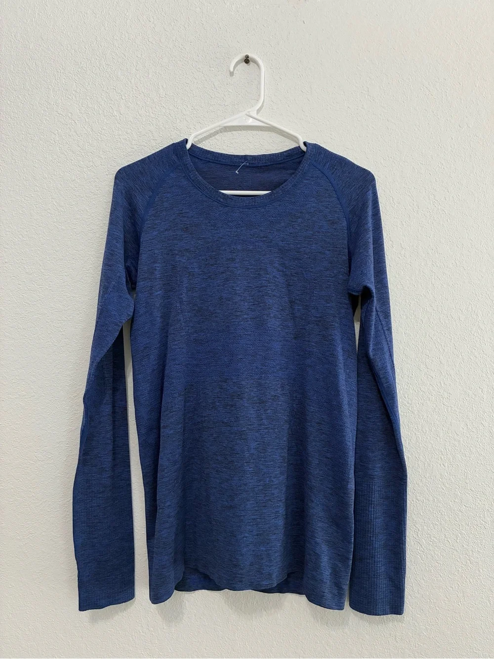 lululemon athletica Women's Blue Heather Long Sleeve Muscle Tee